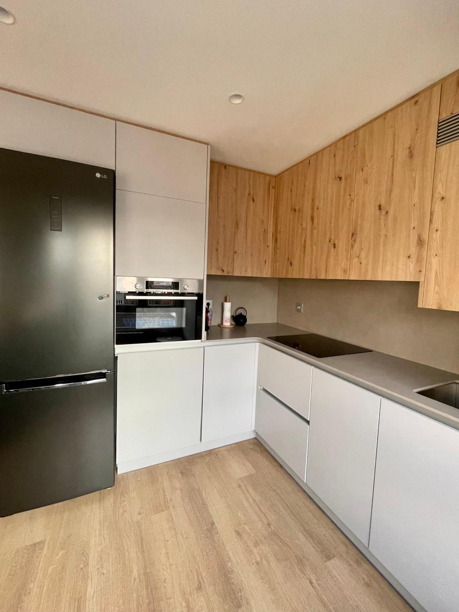 Piso De 2 Habitaciones En Centro, Zona Muy Tranquila Con Playa A 2 Min Andando Gijón Extérieur photo